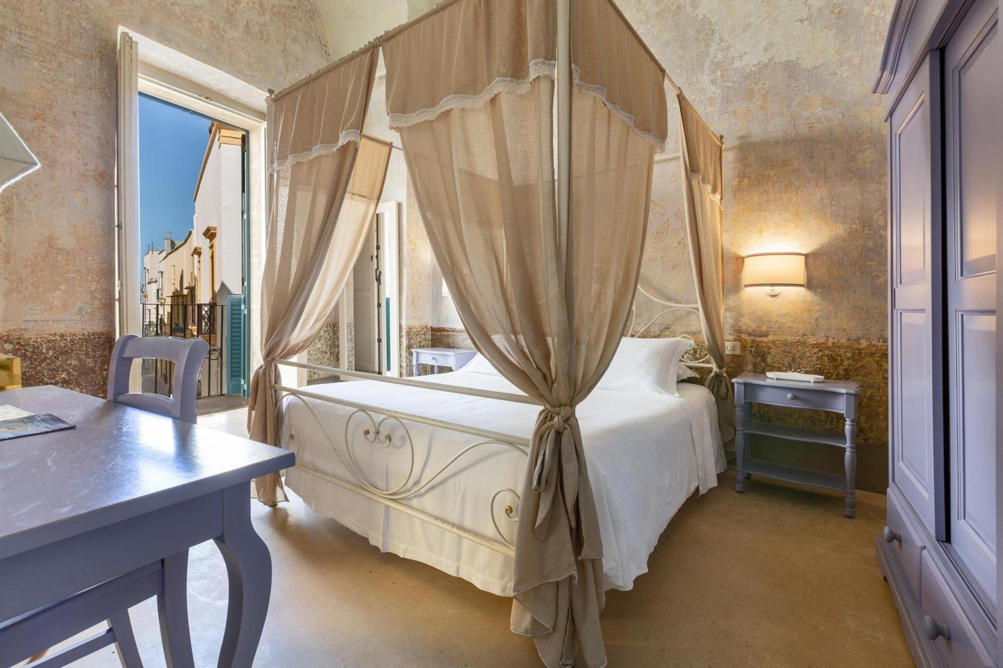 Aparthotel Dimora Storica Briganti Gallipoli Esterno foto