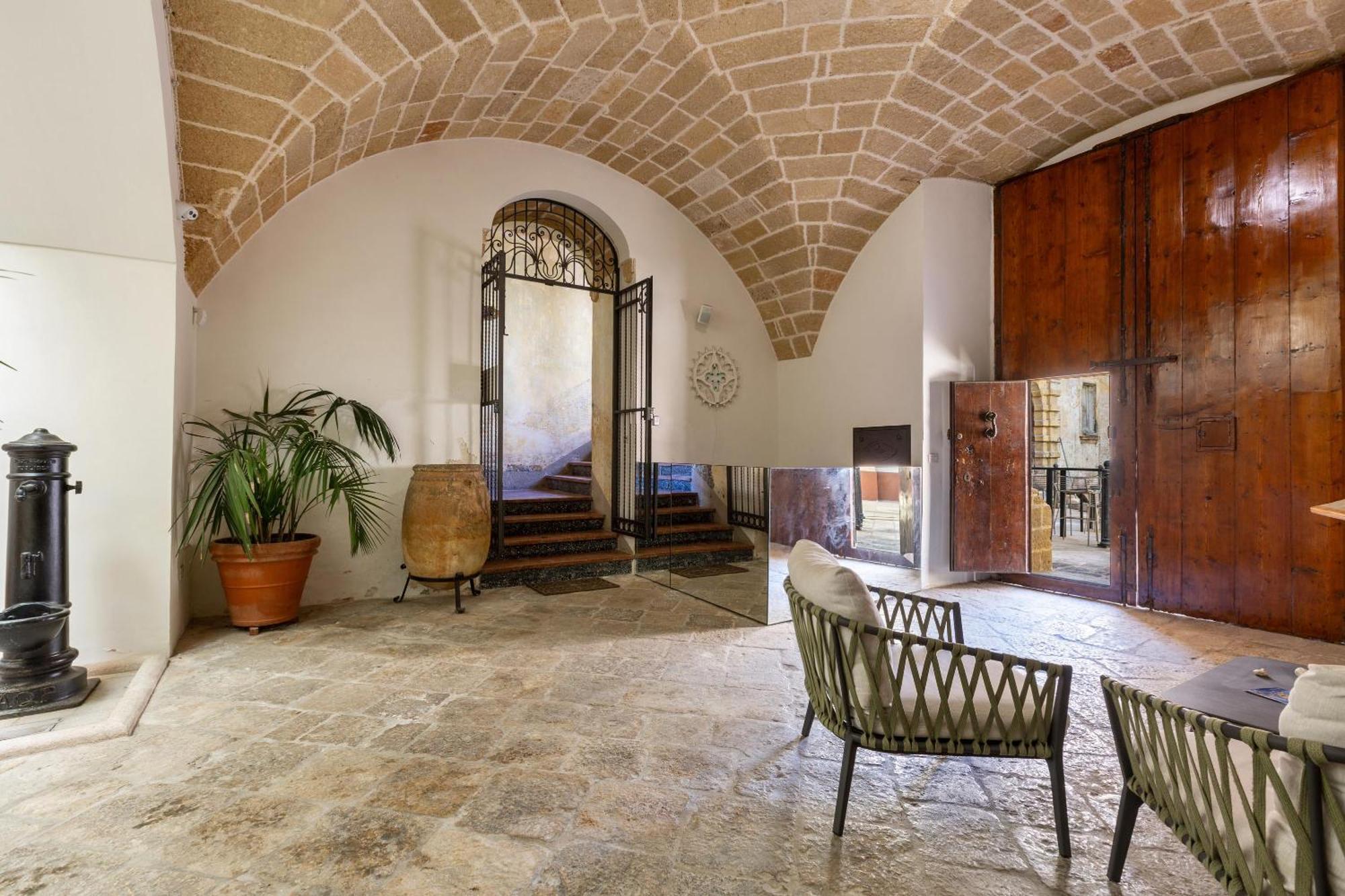 Aparthotel Dimora Storica Briganti Gallipoli Esterno foto