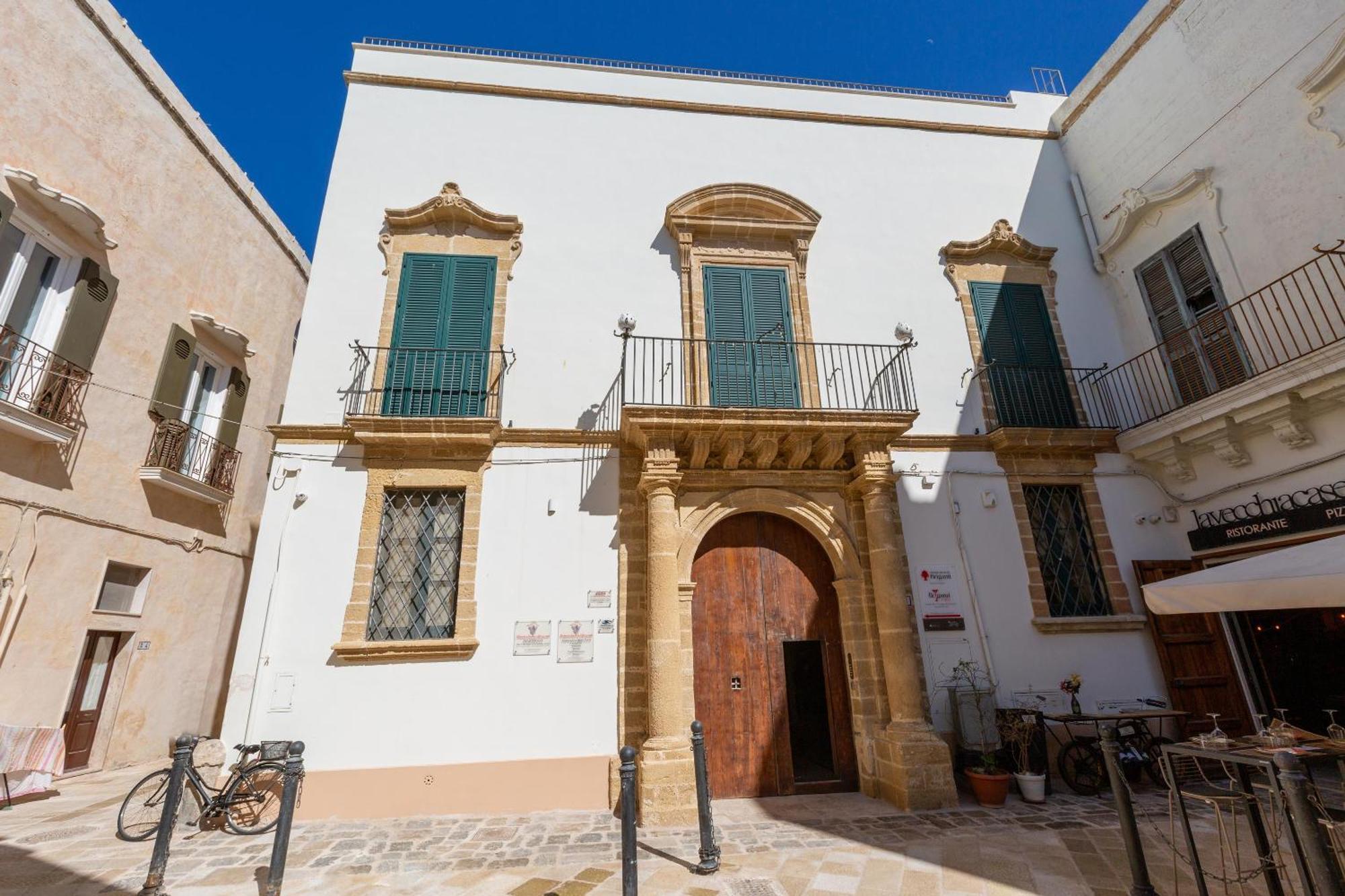Aparthotel Dimora Storica Briganti Gallipoli Esterno foto